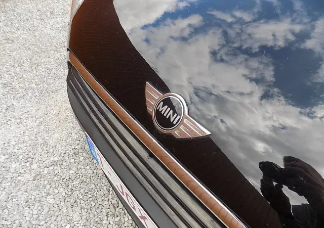 MINI Clubman One D Blackyard