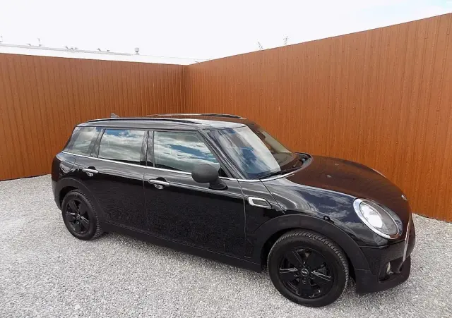 MINI Clubman One D Blackyard