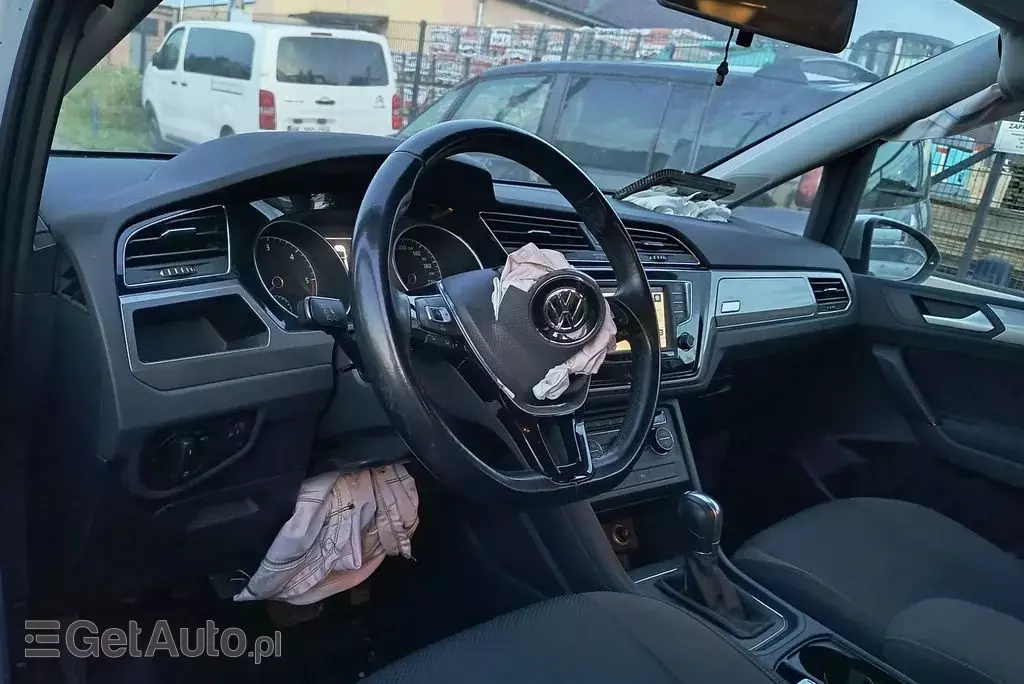 VOLKSWAGEN Touran 