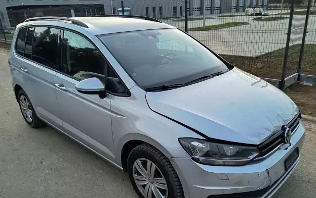 VOLKSWAGEN Touran 