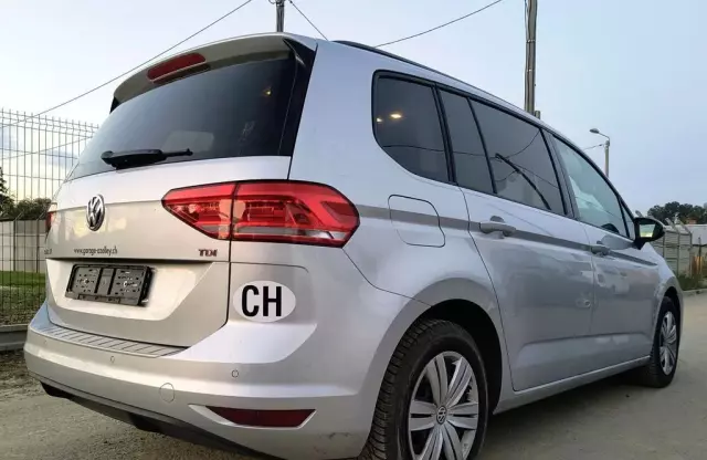 VOLKSWAGEN Touran 