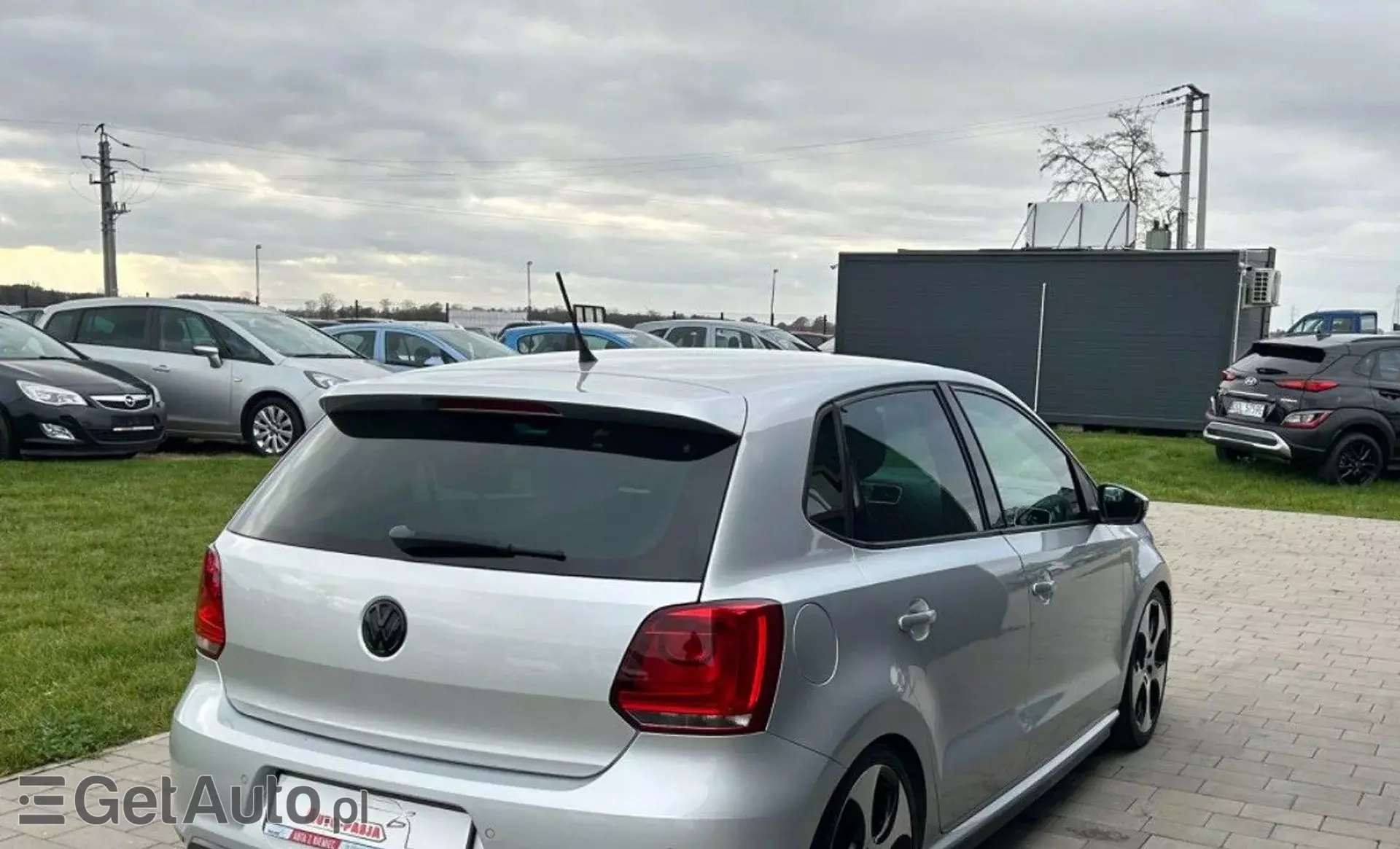 VOLKSWAGEN Polo 
