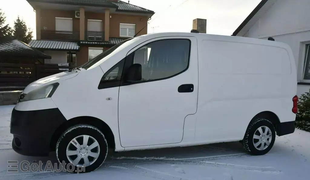 NISSAN NV200 