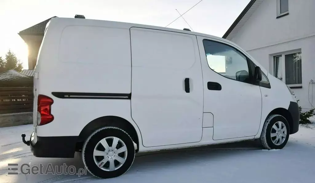 NISSAN NV200 