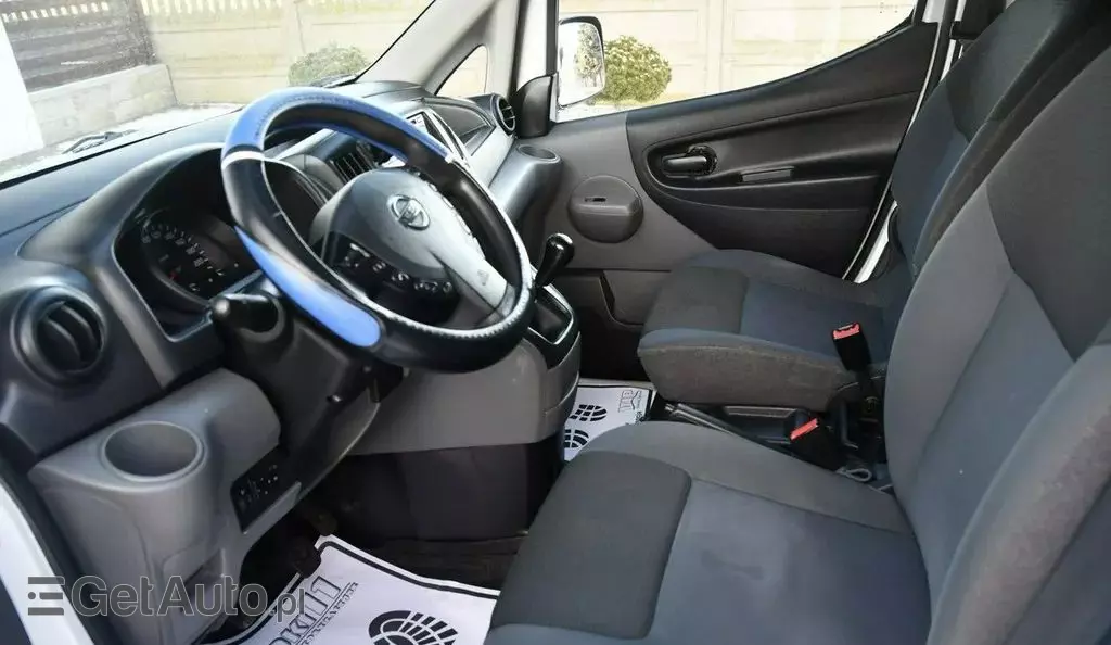 NISSAN NV200 