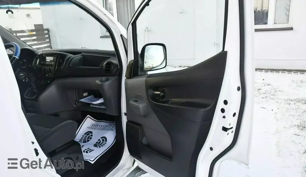 NISSAN NV200 