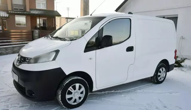 NISSAN NV200 