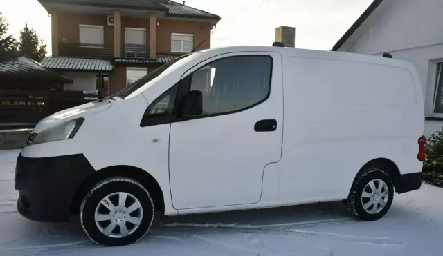 NISSAN NV200 