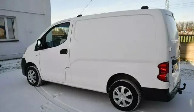 NISSAN NV200 