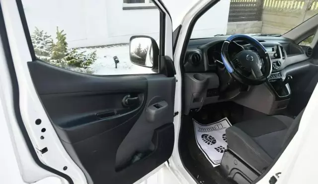 NISSAN NV200 