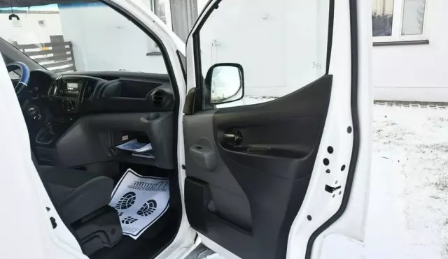 NISSAN NV200 