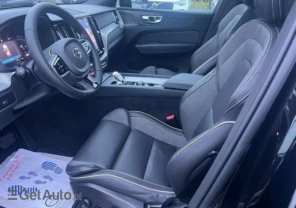 VOLVO XC 60 B5 B AWD Plus Black Edition