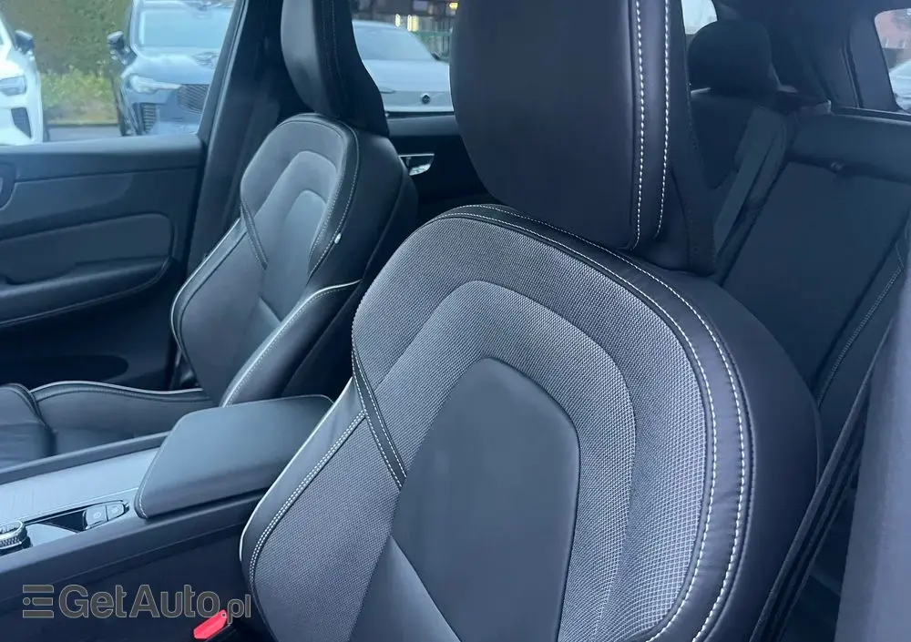 VOLVO XC 60 B5 B AWD Plus Black Edition