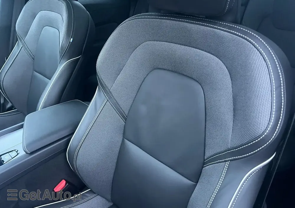 VOLVO XC 60 B5 B AWD Plus Black Edition