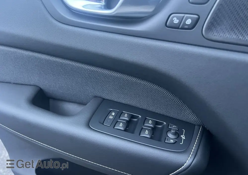 VOLVO XC 60 B5 B AWD Plus Black Edition