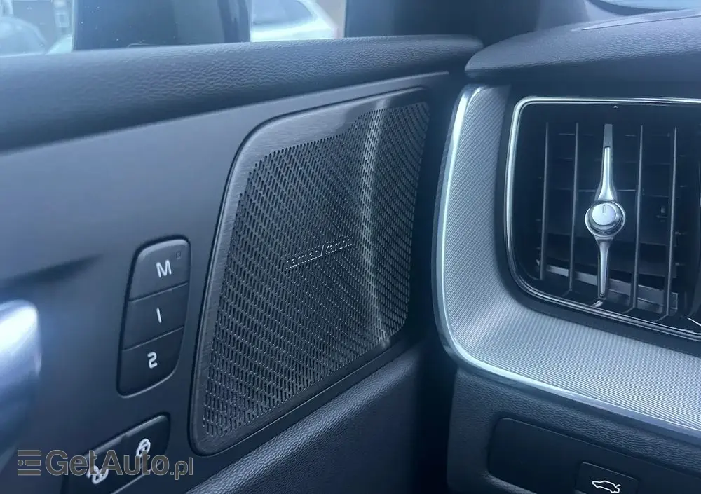 VOLVO XC 60 B5 B AWD Plus Black Edition