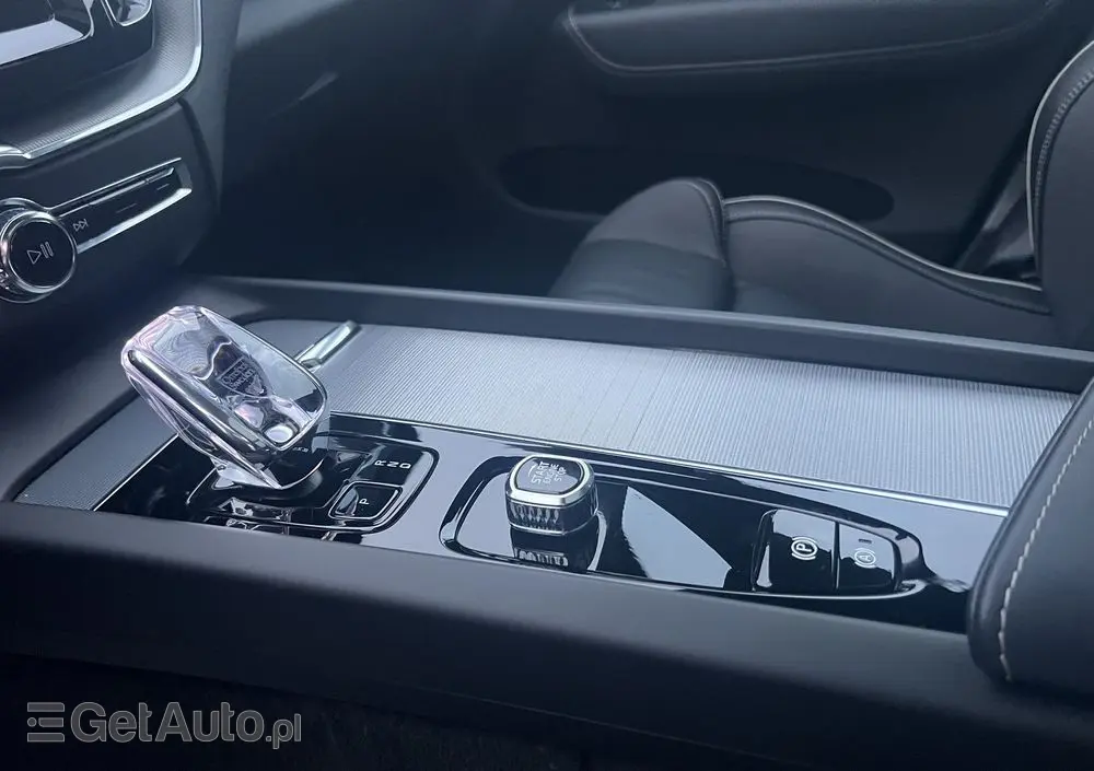 VOLVO XC 60 B5 B AWD Plus Black Edition