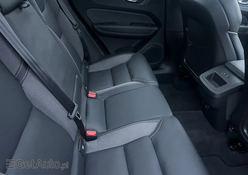 VOLVO XC 60 B5 B AWD Plus Black Edition