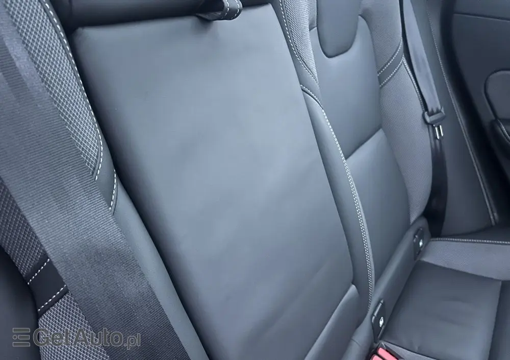 VOLVO XC 60 B5 B AWD Plus Black Edition