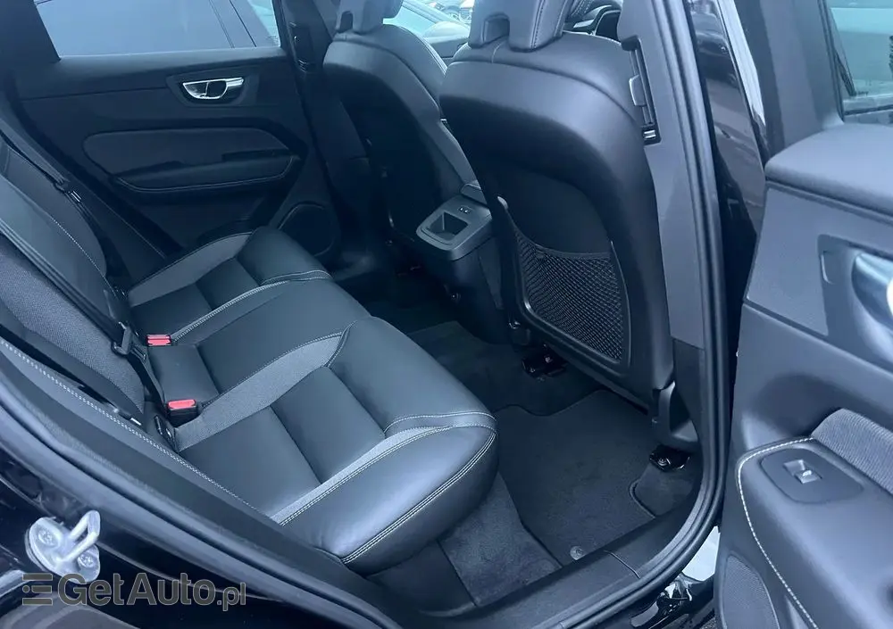 VOLVO XC 60 B5 B AWD Plus Black Edition