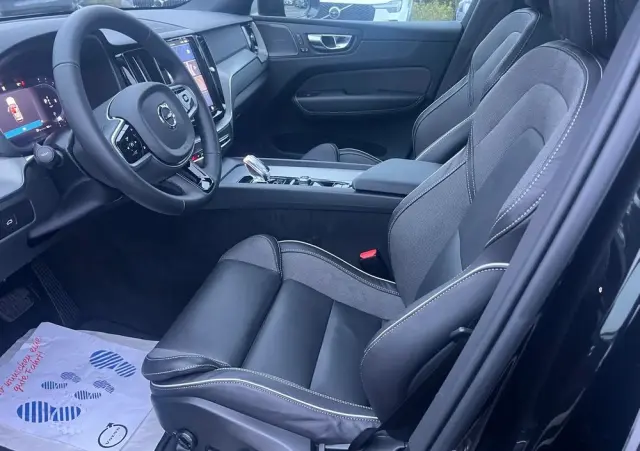 VOLVO XC 60 B5 B AWD Plus Black Edition