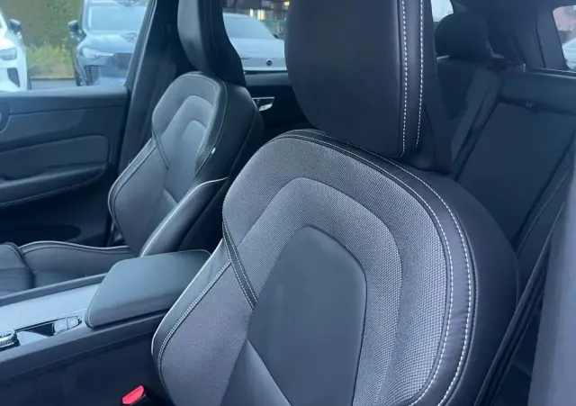 VOLVO XC 60 B5 B AWD Plus Black Edition