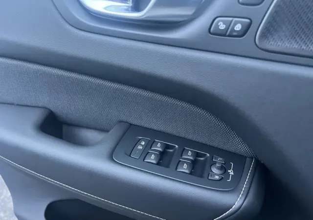 VOLVO XC 60 B5 B AWD Plus Black Edition