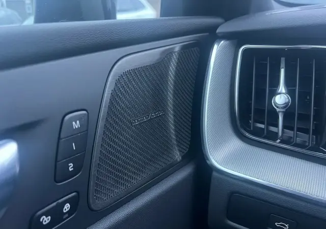 VOLVO XC 60 B5 B AWD Plus Black Edition