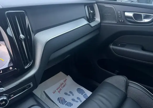 VOLVO XC 60 B5 B AWD Plus Black Edition