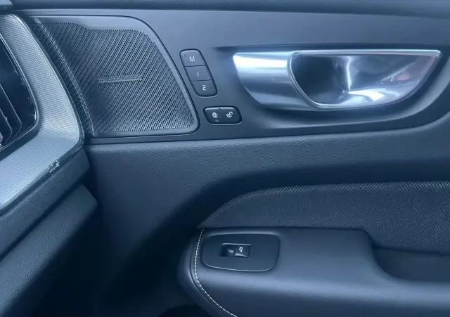 VOLVO XC 60 B5 B AWD Plus Black Edition