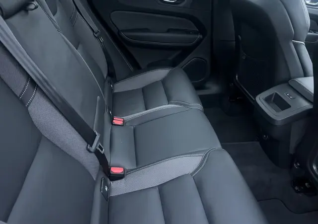 VOLVO XC 60 B5 B AWD Plus Black Edition