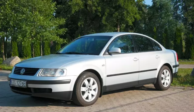 VOLKSWAGEN Passat 