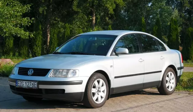 VOLKSWAGEN Passat 