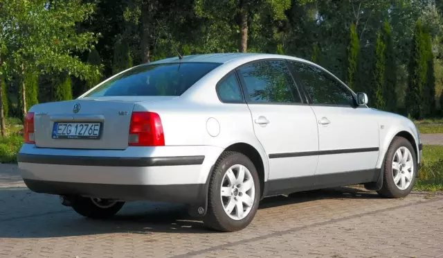 VOLKSWAGEN Passat 