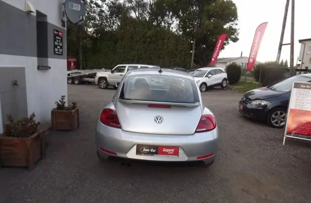 VOLKSWAGEN Beetle 