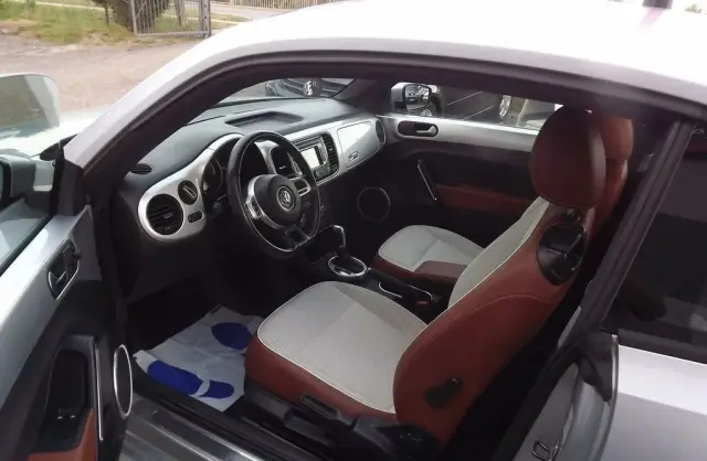 VOLKSWAGEN Beetle 
