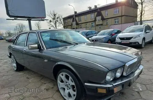 JAGUAR XJ 