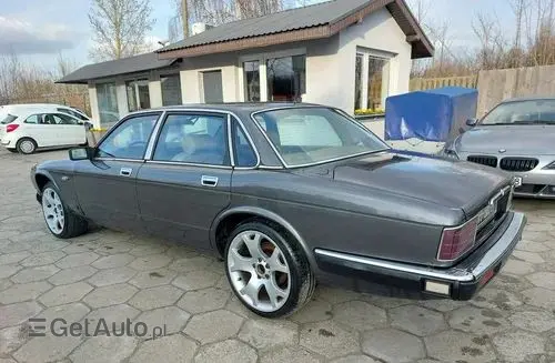 JAGUAR XJ 