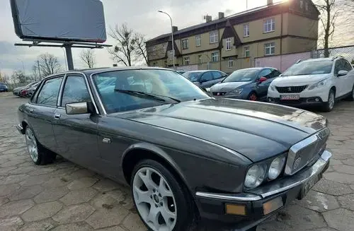 JAGUAR XJ 