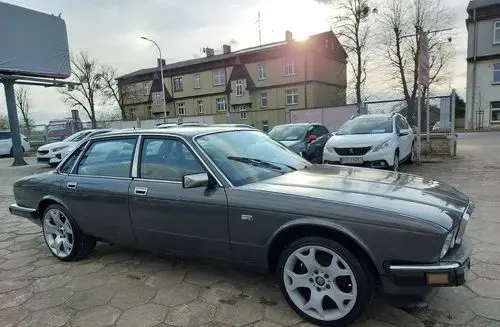 JAGUAR XJ 