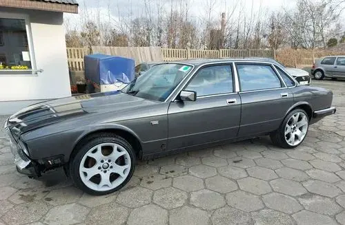 JAGUAR XJ 