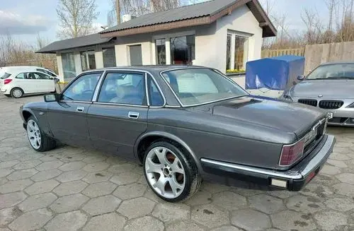 JAGUAR XJ 