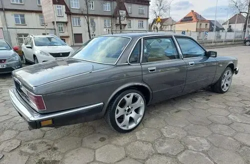 JAGUAR XJ 