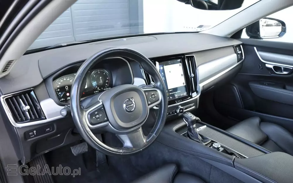 VOLVO S90 D4 Momentum