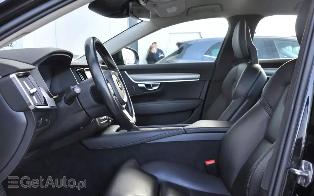 VOLVO S90 D4 Momentum