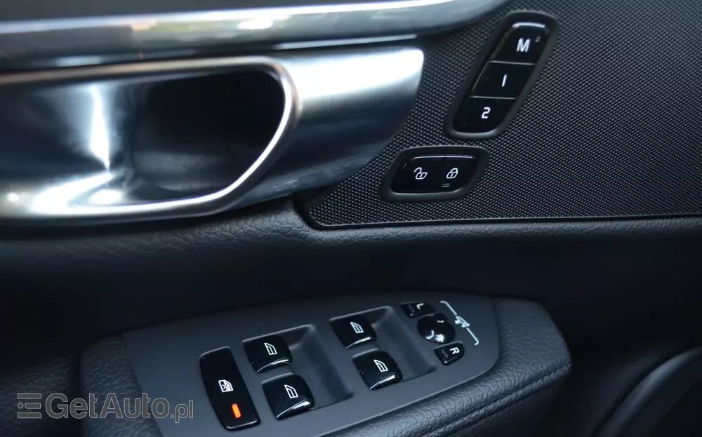 VOLVO S90 D4 Momentum