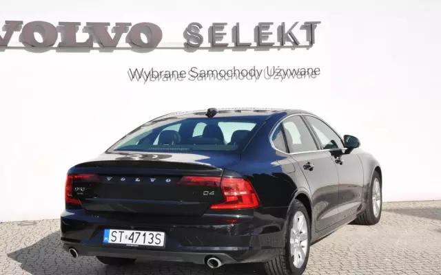 VOLVO S90 D4 Momentum