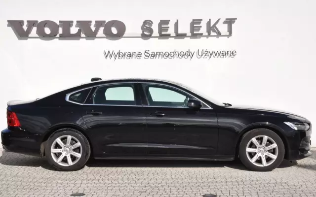 VOLVO S90 D4 Momentum