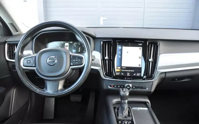 VOLVO S90 D4 Momentum