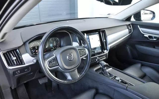 VOLVO S90 D4 Momentum